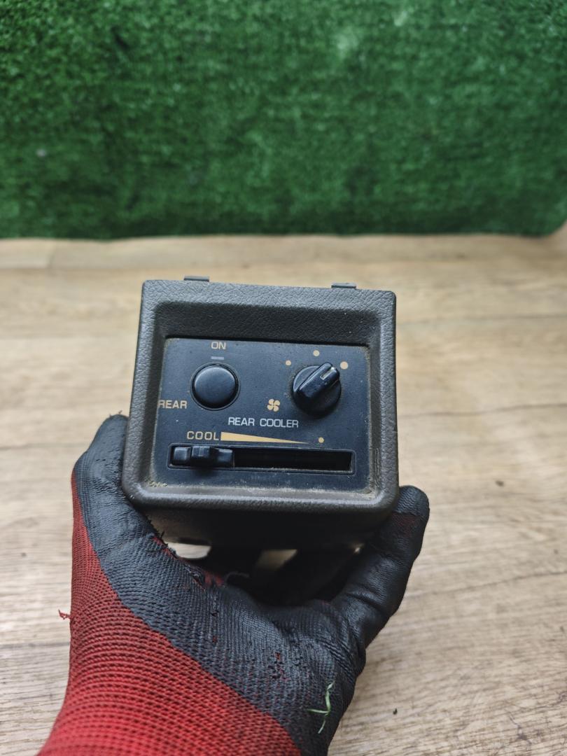 блок управления печки / климат-контроля Mitsubishi Pajero 2 поколение 1996, 3.0 л., 6G72 (SOHC 12V), бензин, АКПП, внедорожник 5 дв. - фото №1