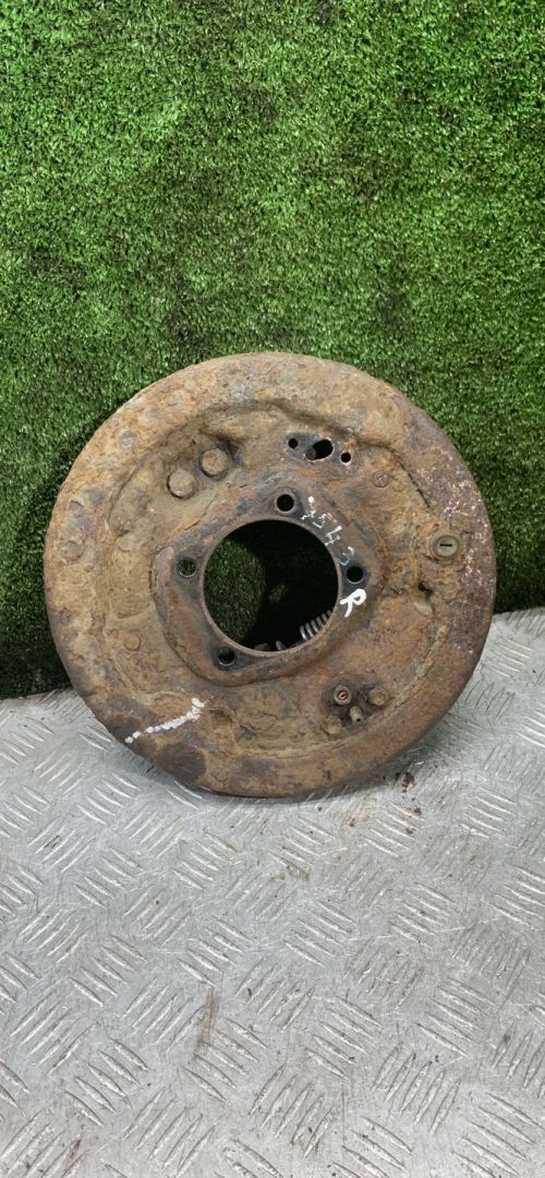 защитный кожух тормозного механизма Toyota Picnic 1 поколение XM10 1999, 2.2 л., 3C-TE, дизель, МКПП, минивэн - фото №1