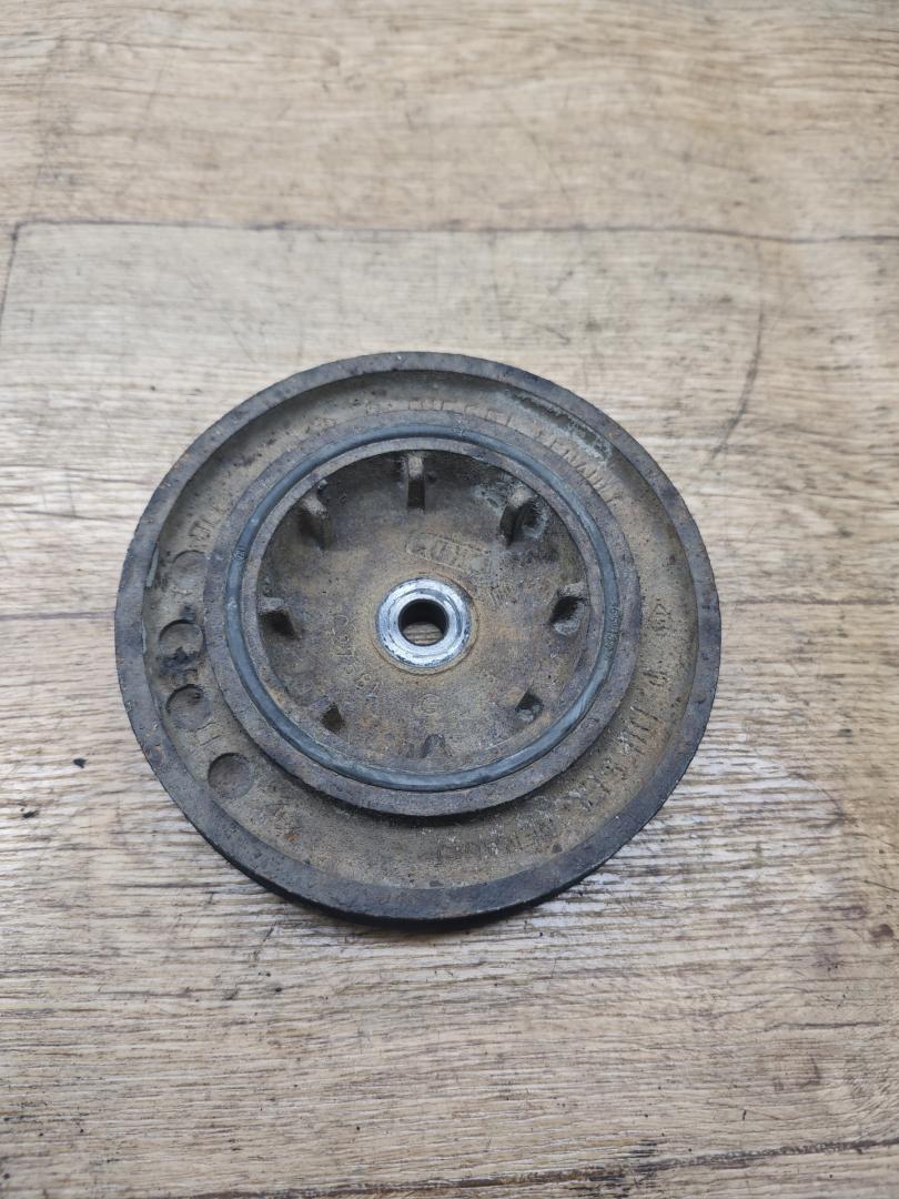 шкив коленвала Renault Laguna 2 поколение 2002, 1.9 л., дизель, МКПП, хетчбэк 5 дв. - фото №1