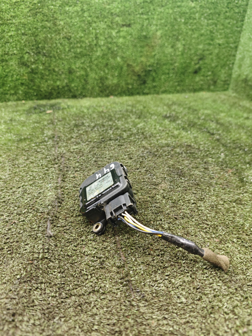 моторчик заслонки печки Fiat Marea 1 поколение 2000, 1.9 л., JTD, дизель, МКПП, универсал, 0132801124 - фото №1