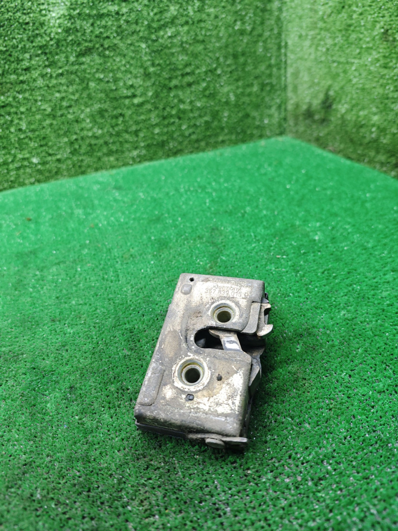 замок двери задней левой Volkswagen Passat B3 1991, 1.8 л., бензин, МКПП, универсал - фото №1