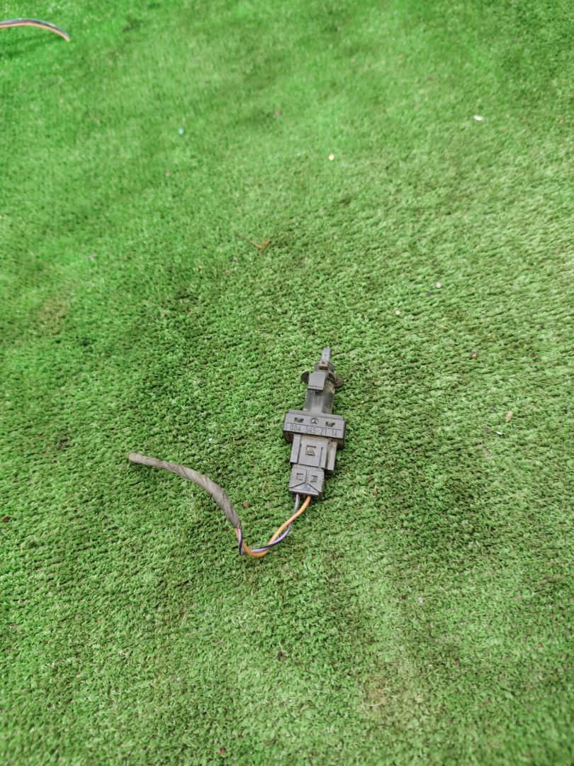 Датчик педали тормоза (лягушка) Mercedes-Benz Vito W638 2002, 2.2 л., CDi, дизель, МКПП, микроавтобус, 0045452114 - фото №1