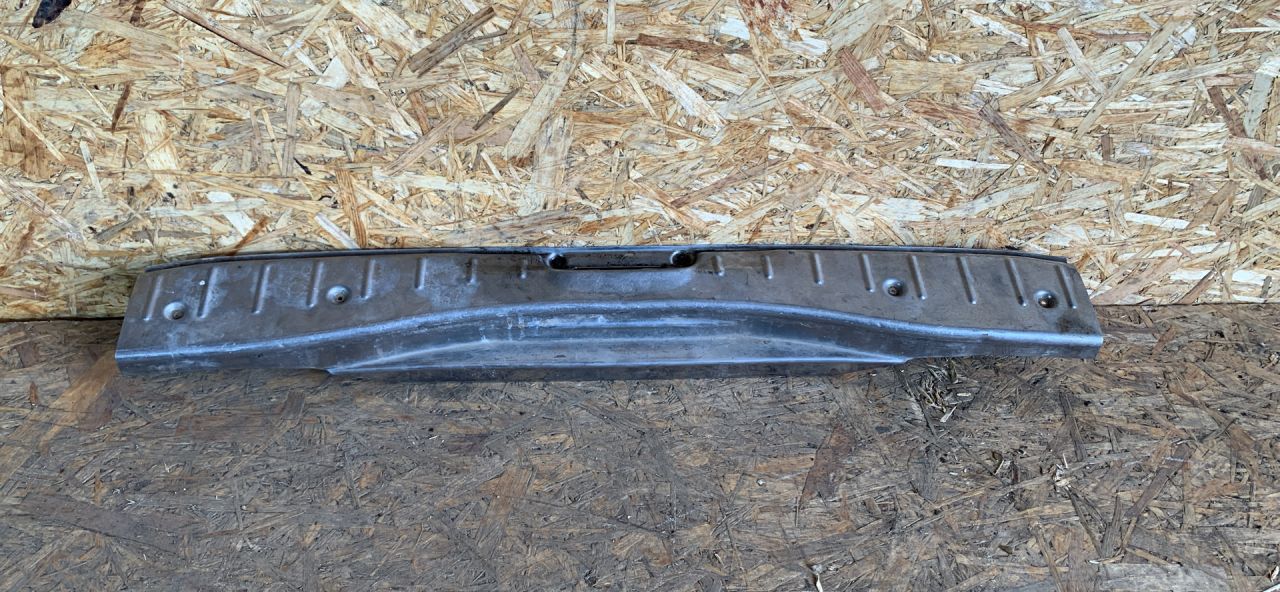 накладка внутренняя на заднюю панель кузова Peugeot 406 1 поколение 1998, 2.0 л., бензин, МКПП, универсал - фото №1