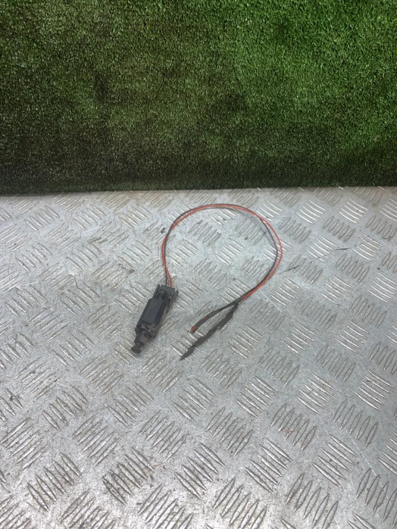 Датчик педали тормоза (лягушка) Volkswagen Transporter T4 1998, 1.9 л., дизель, МКПП, минивэн, 191945515 - фото №1