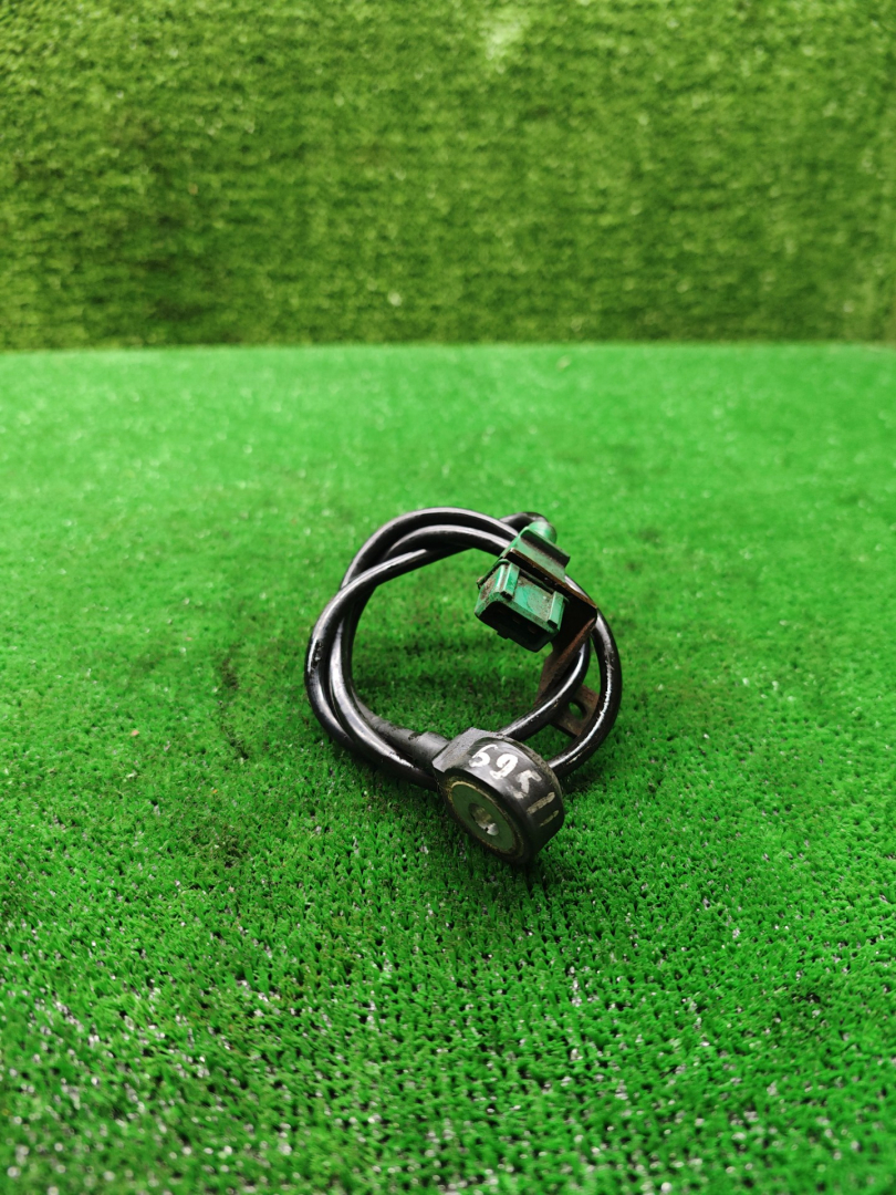 датчик детонации Volkswagen Passat B4 1995, 2.0 л., бензин, МКПП, 0261231038 - фото №1