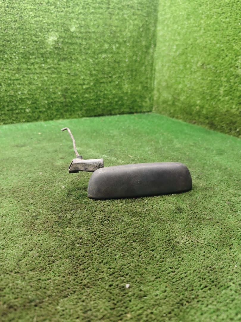 ручка наружная Fiat Punto 1 поколение 1995, 1.2 л., бензин, МКПП, хетчбэк 5 дв. - фото №1