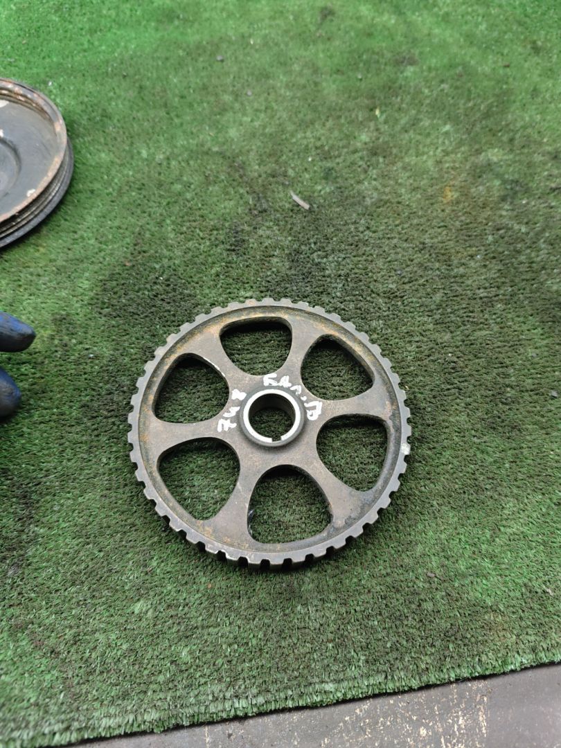 шестерня балансирного вала Volkswagen Golf 2 поколение 1990, 1.8 л., бензин, МКПП, хетчбэк 3 дв., 049109111B - фото №1