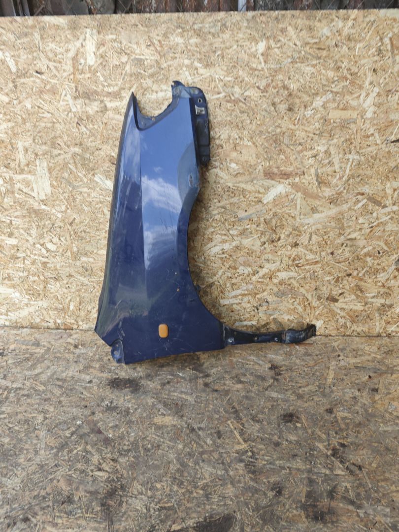 крыло переднее правое Toyota Picnic 1 поколение XM10 2000, 2.0 л., бензин, МКПП, минивэн - фото №1