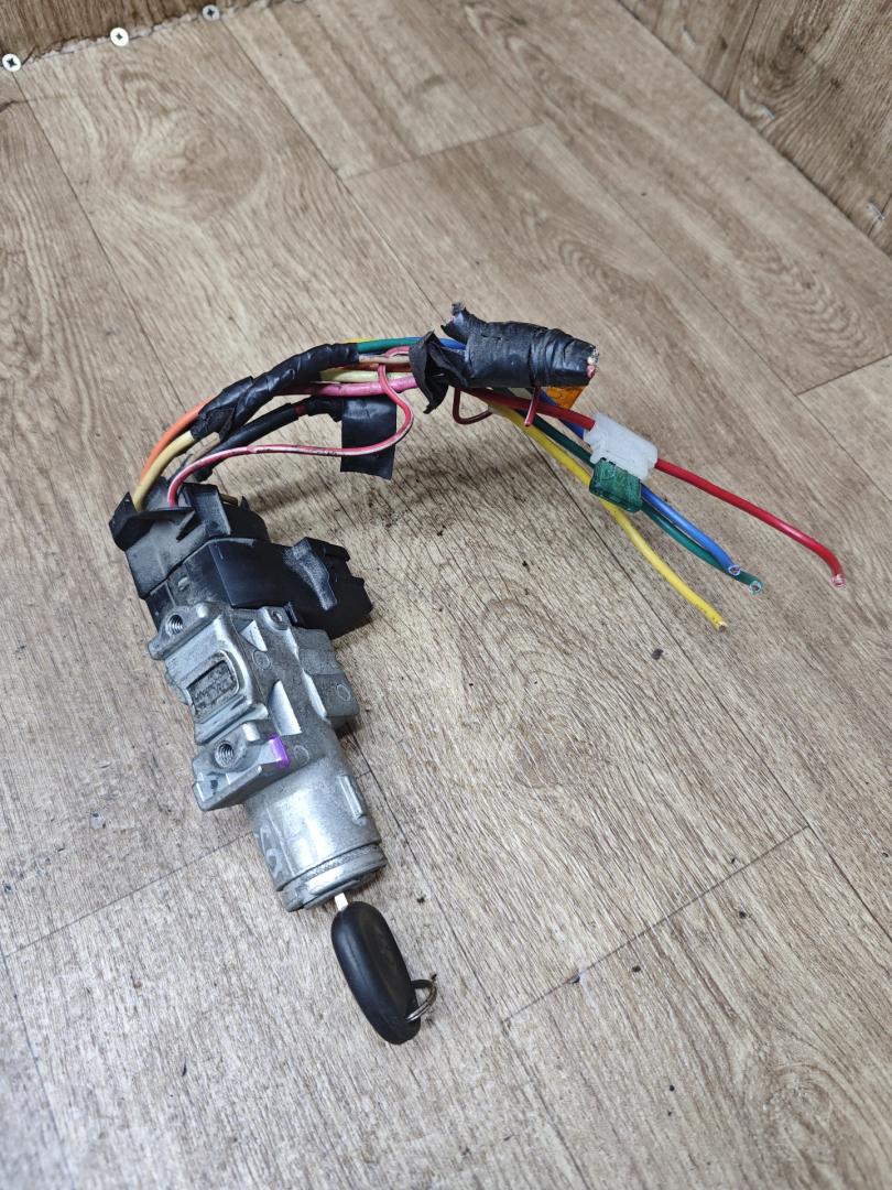 замок зажигания Opel Sintra 1 поколение 1999, 2.2 л., бензин, МКПП, минивэн - фото №1