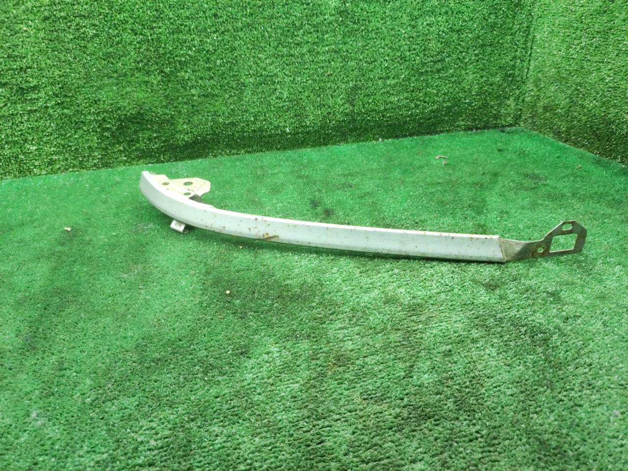 ресничка (ус) правой фары Toyota Avensis 1 поколение (T220) 2000, 2.0 л., 2C-T, дизель, МКПП, универсал - фото №1