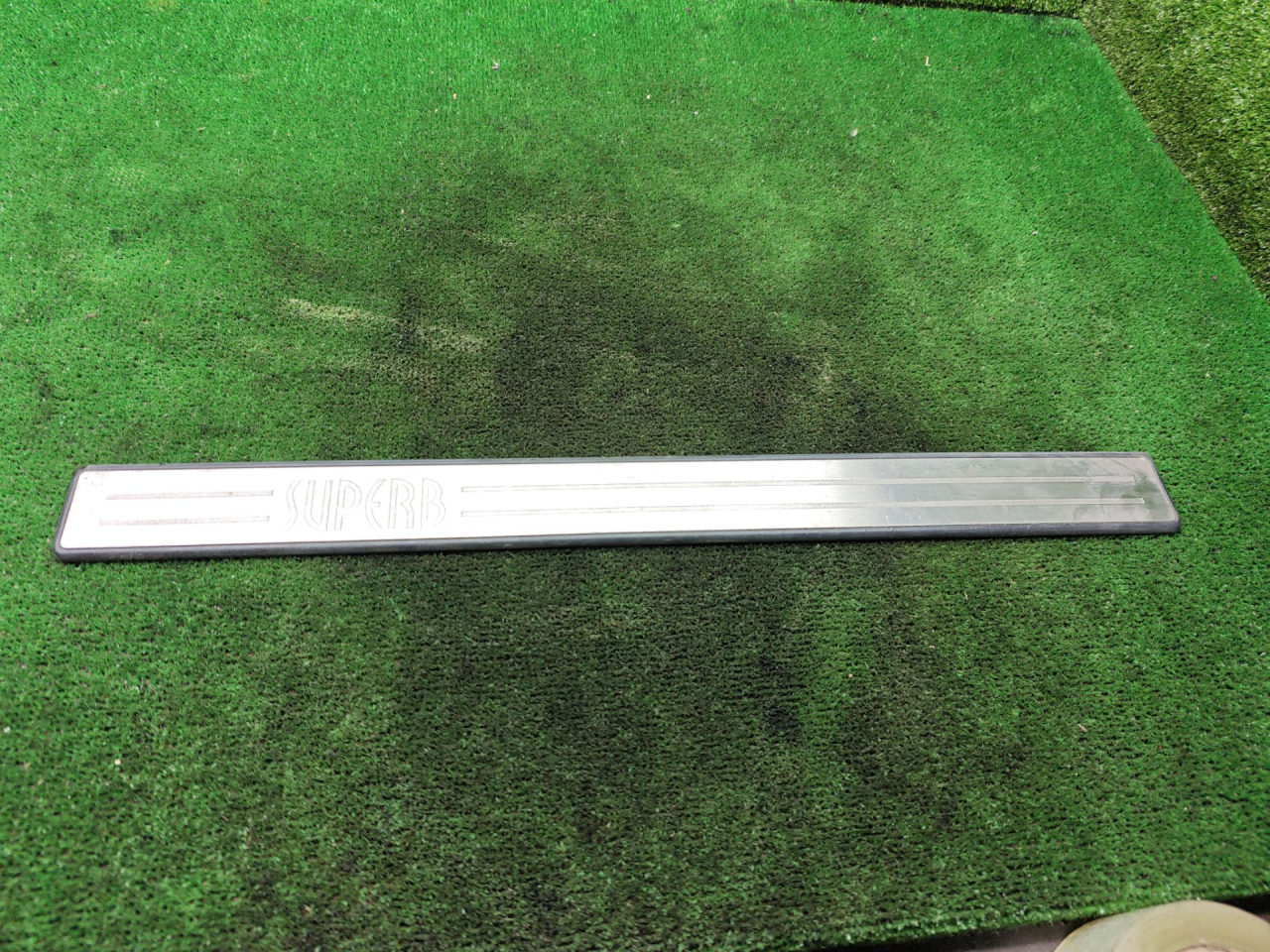 накладка на порог внутренняя Skoda Superb 1 поколение 2006, 2.8 л., бензин, АКПП, седан - фото №1