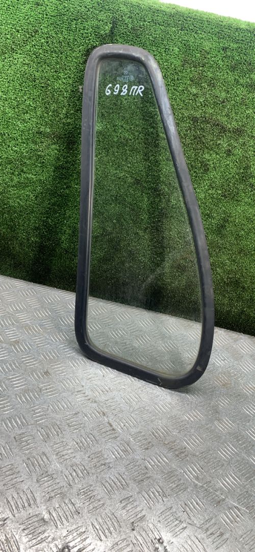 стекло двери передней правой Mercedes-Benz T1 207-210D W601 1993, 2.3 л., OM 601.940, дизель, МКПП, фургон - фото №1