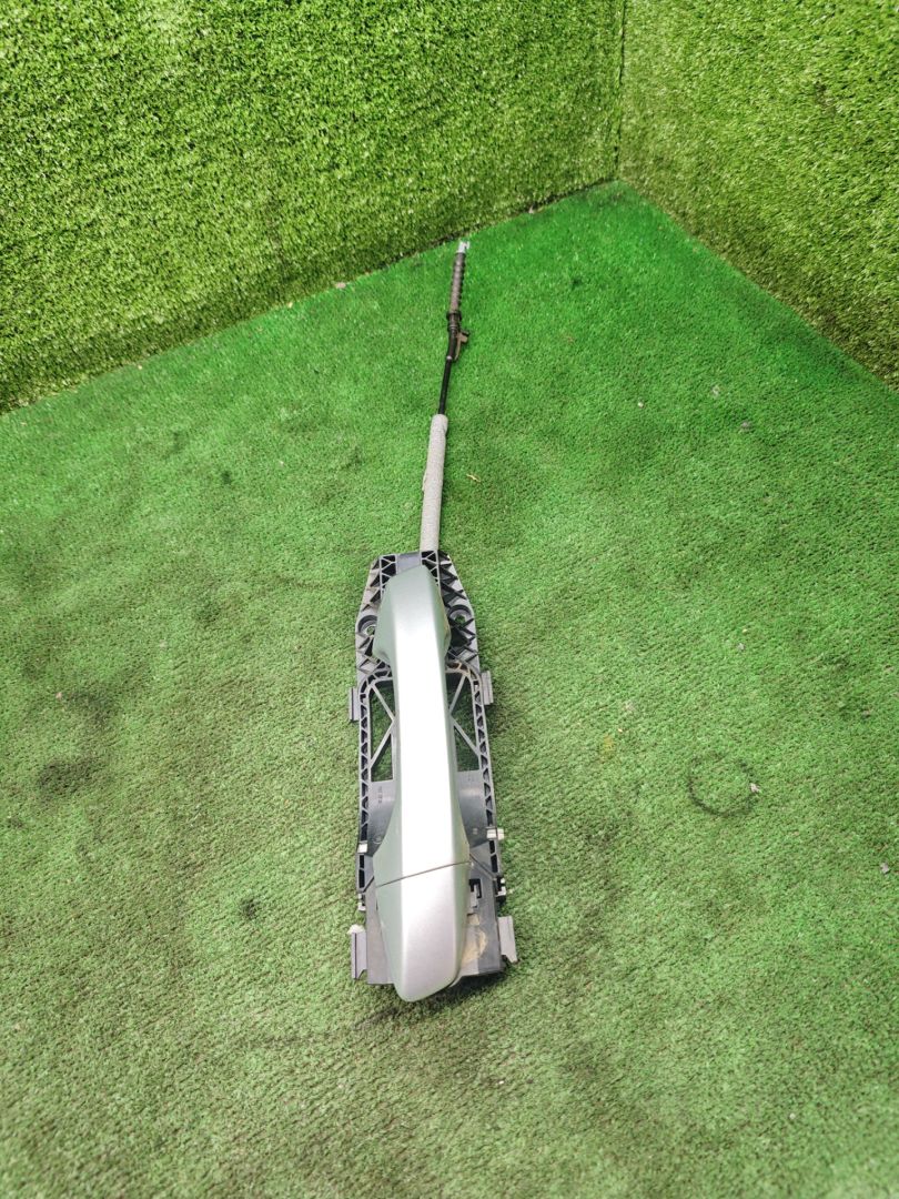 ручка наружная задняя правая Skoda Octavia 3 поколение (A7) 2013, 1.8 л., бензин, МКПП, лифтбэк, 5LO837885C - фото №1