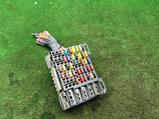 блок предохранителей Opel Sintra 1 поколение 1997, 2.2 л., X 22 XE, бензин, МКПП, минивэн