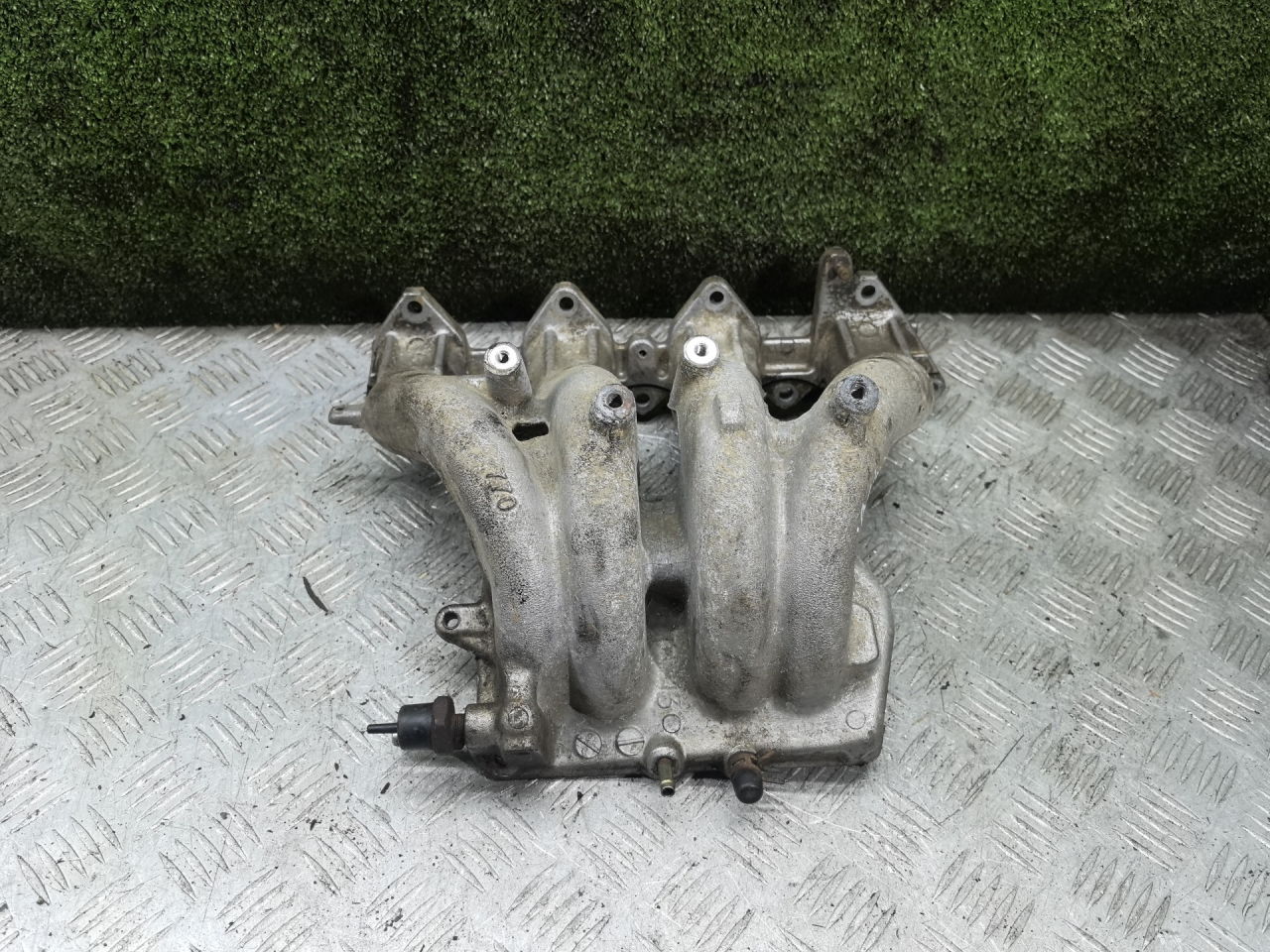 коллектор впускной Toyota Corolla 7 поколение (E100) 1995, 1.6 л., 4A-FE, бензин, МКПП, хетчбэк 3 дв., 770 - фото №1