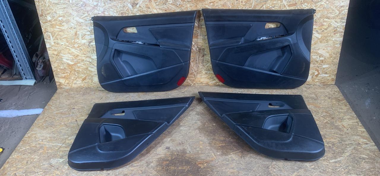Обшивка двери (комплект) Kia Sportage 3 поколение 2011, 2.0 л., бензин, АКПП, внедорожник 5 дв., полный привод - фото №1