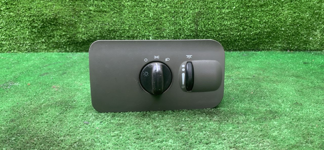 переключатель света Dodge Caravan 4 поколение 2001, 2.4 л., бензин, АКПП, минивэн, 746773393 - фото №1