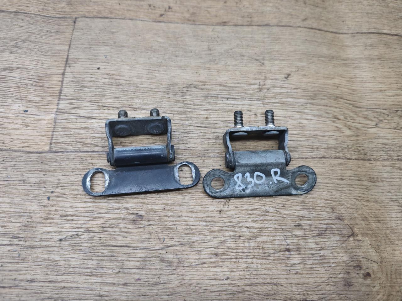 петля крышки багажника Toyota Carina E 1 поколение T190 1998, 2.0 л., 2C-TE, дизель, МКПП, универсал - фото №1