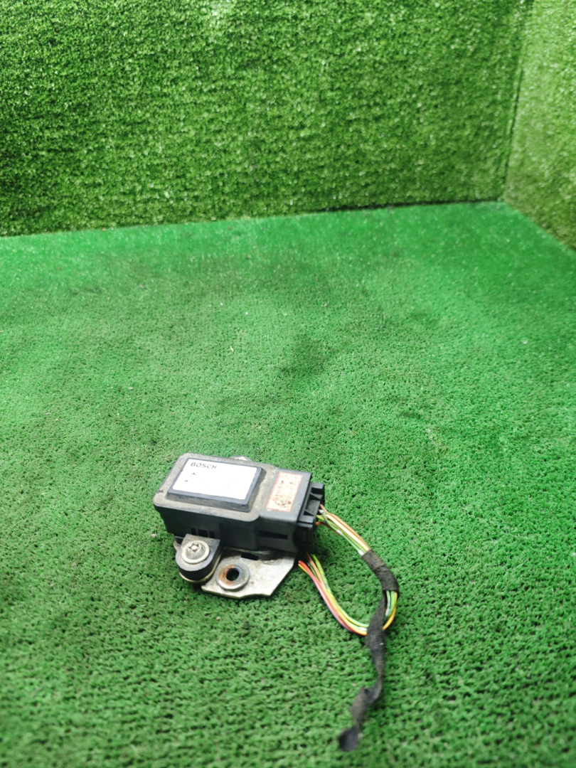 датчик ускорения Mercedes-Benz A-Класс W168 2000, 1.6 л., бензин, МКПП, хетчбэк 5 дв., 0265005219 - фото №1