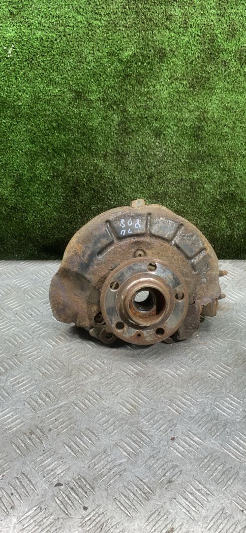 ступица передняя левая Volkswagen Polo Sedan 1 поколение 2015, 1.6 л., МКПП, седан, 6RU407255A - фото №1