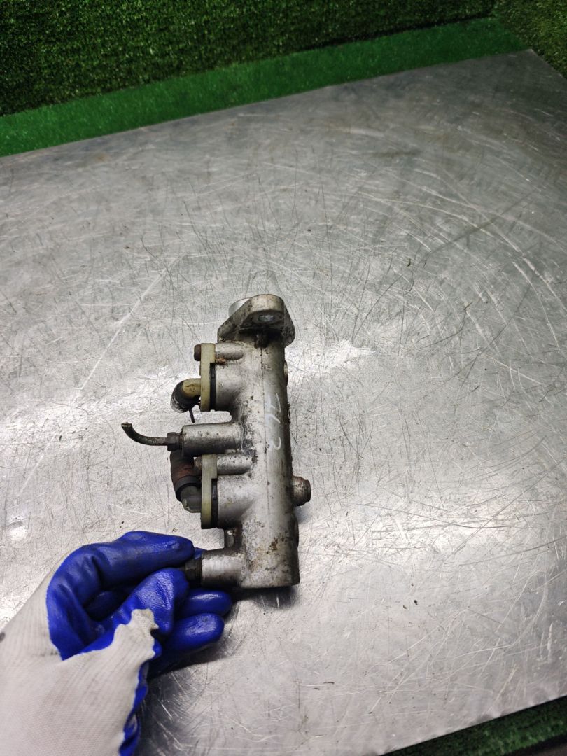 цилиндр тормозной главный Mitsubishi Galant 7 поколение 1995, 1.8 л., бензин, МКПП, седан - фото №1