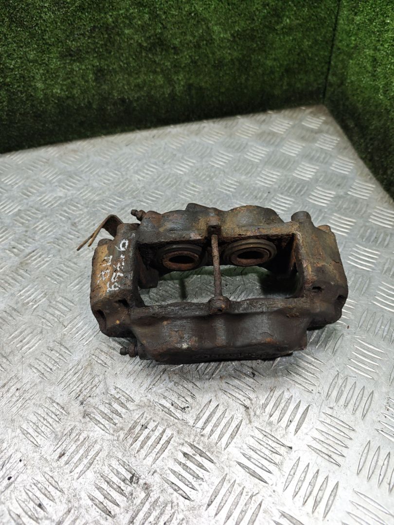 суппорт передний правый Mercedes-Benz T1 207-210D W601 1995, 2.3 л., дизель, МКПП, микроавтобус - фото №1