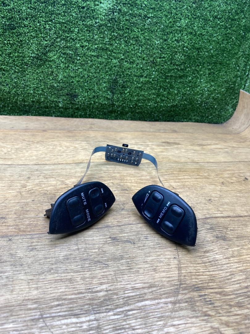 кнопки управления на руле Citroen Xsara 1 поколение 1999, 1.8 л., бензин, МКПП, хетчбэк 5 дв. - фото №1