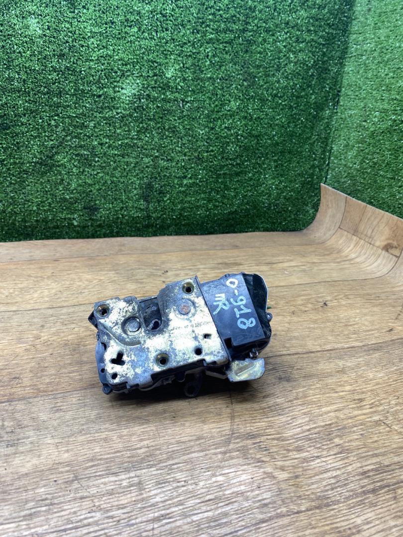замок двери передней правой Citroen Xsara 1 поколение 1999, 1.8 л., бензин, МКПП, хетчбэк 5 дв. - фото №1