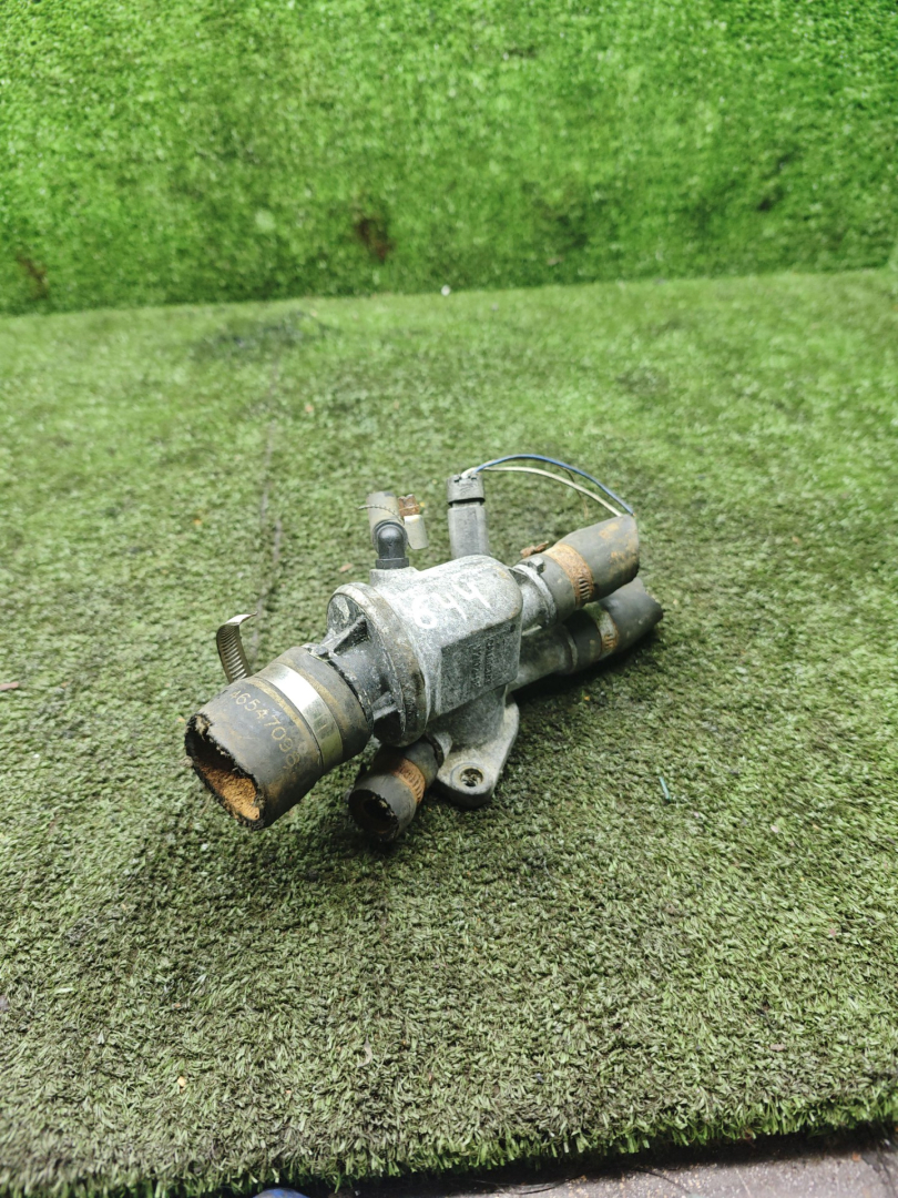 корпус термостата Fiat Marea 1 поколение 2000, 1.9 л., JTD, дизель, МКПП, универсал - фото №1