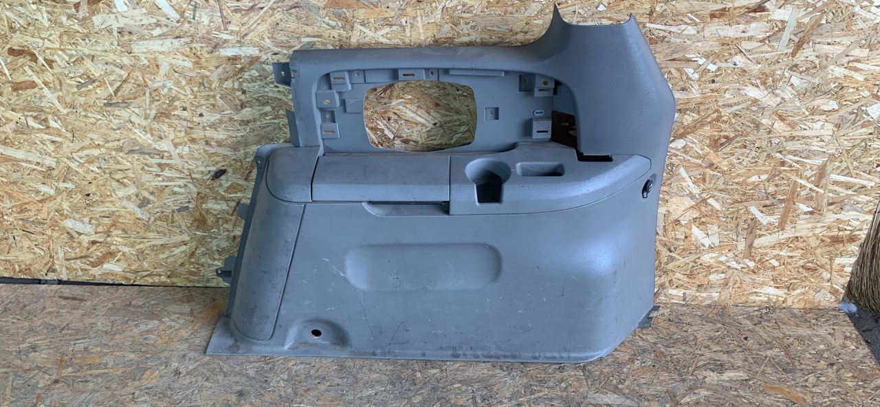 обшивка багажника Chrysler Voyager 4 поколение 2002, 2.4 л., бензин, МКПП, минивэн - фото №1