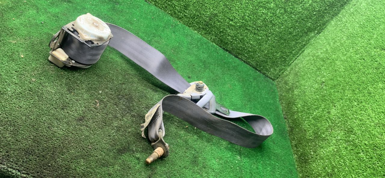 ремень безопасности Toyota Picnic 1 поколение XM10 2000, 2.0 л., бензин, МКПП, минивэн - фото №1