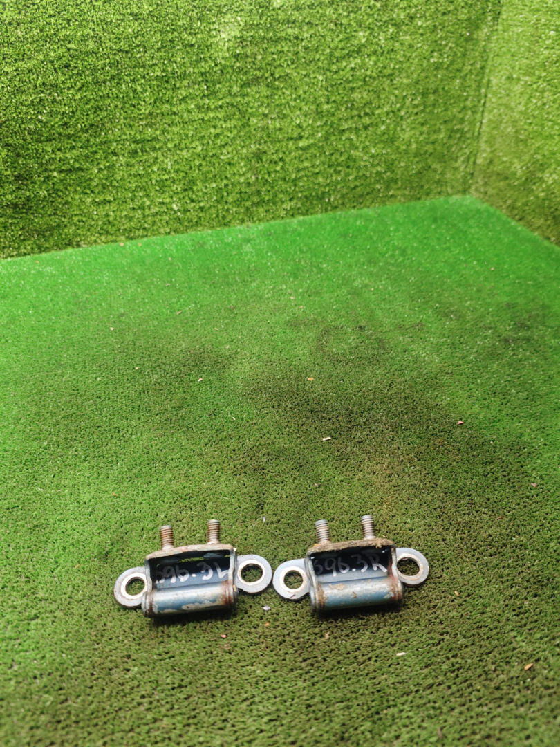 петля крышки багажника Toyota Picnic 1 поколение XM10 2000, 2.2 л., дизель, МКПП, минивэн - фото №1