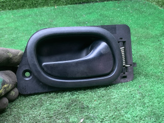 ручка внутренняя передняя правая Renault Laguna 1 поколение [рестайлинг] 1998, 1.8 л., бензин, МКПП, хетчбэк 5 дв.