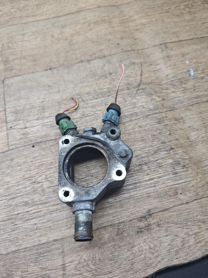 корпус термостата Citroen Xsara 1 поколение 1999, 1.8 л., бензин, МКПП, универсал - фото №1