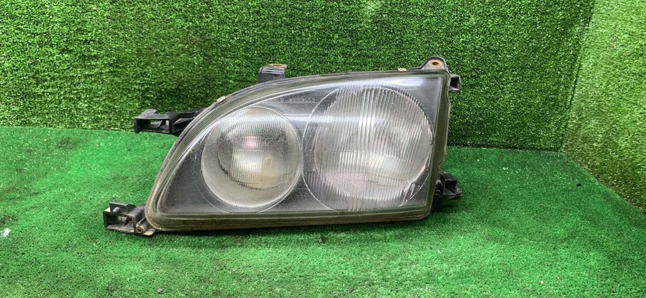 фара левая Toyota Avensis 1 поколение (T220) 2000, 2.0 л., 2C-T, дизель, МКПП, универсал - фото №1