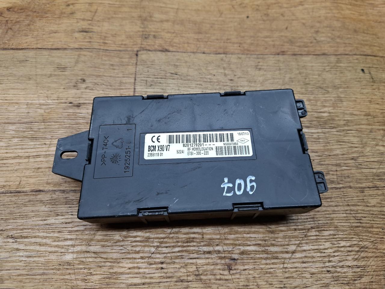 блок управления (другие) Renault Duster 1 поколение 2014, 2.0 л., F4R 400, бензин, МКПП, внедорожник 5 дв., полный привод, 235511801, BCMX90V7 - фото №1