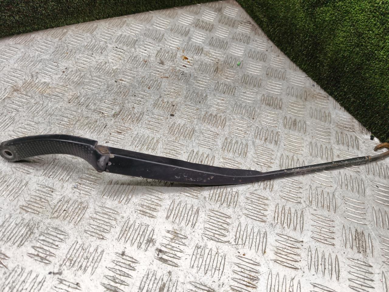 щеткодержатель (поводок стеклоочистителя, дворник) Renault Laguna 2 поколение 2002, 1.9 л., дизель, МКПП, хетчбэк 5 дв. - фото №1