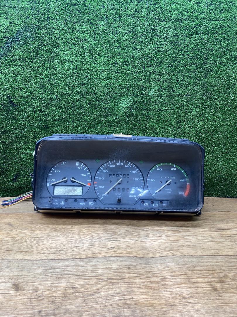 щиток приборов (приборная панель) Volkswagen Transporter T4 1998, 1.9 л., 1X, дизель, МКПП, микроавтобус - фото №1