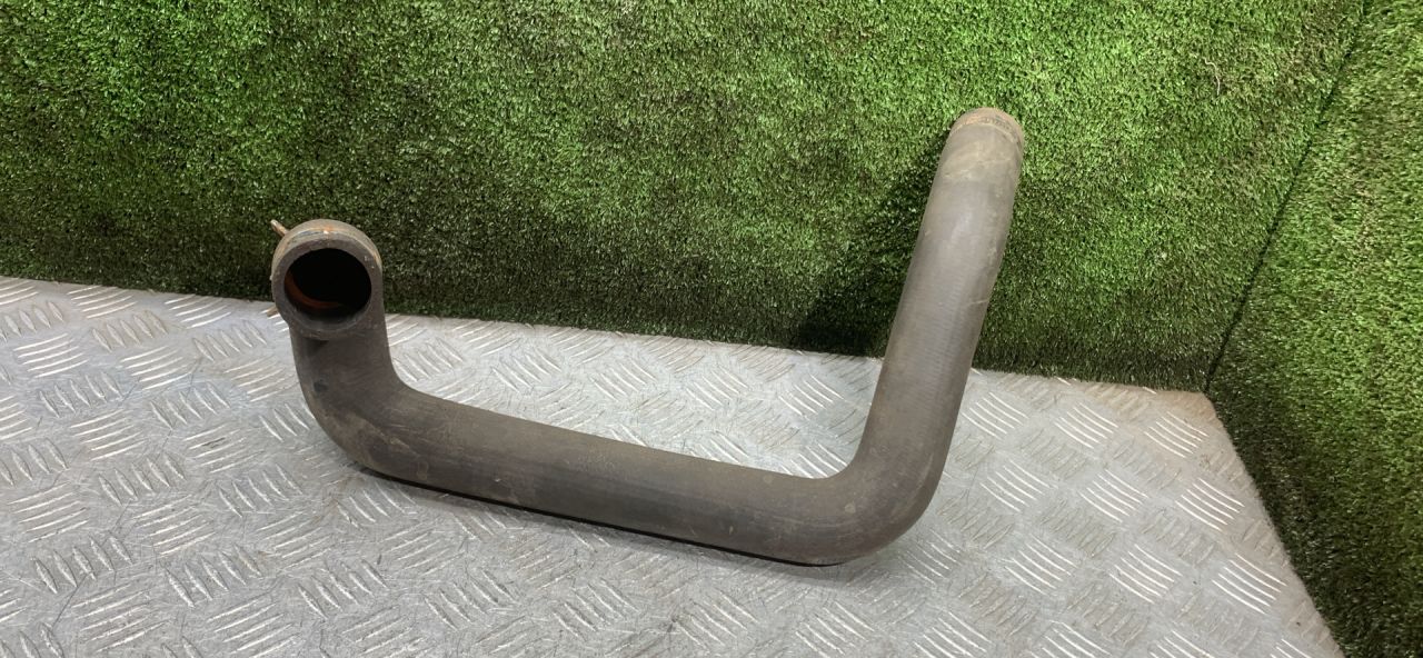 патрубок радиатора Chrysler Voyager 4 поколение 2002, 2.4 л., бензин, МКПП, минивэн - фото №1