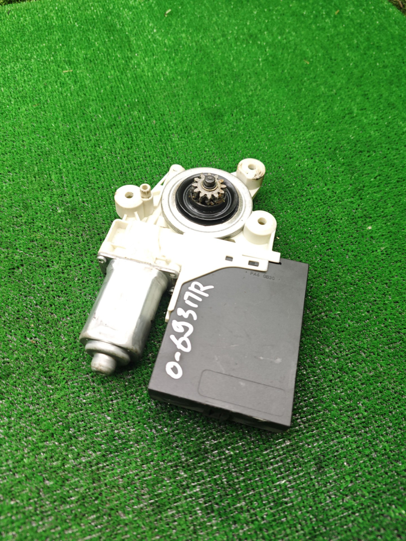 моторчик стеклоподъемника передний правый Ford C-Max 1 поколение 2006, 2.0 л., бензин, МКПП, минивэн - фото №1