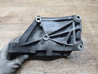 кронштейн генератора Volkswagen Passat B4 1995, 1.8 л., бензин, МКПП, седан, 028903143AD