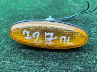 повторитель поворота на крыле левый Mazda 323 5 поколение 1998, 1.5 л., бензин, МКПП, хетчбэк 3 дв.