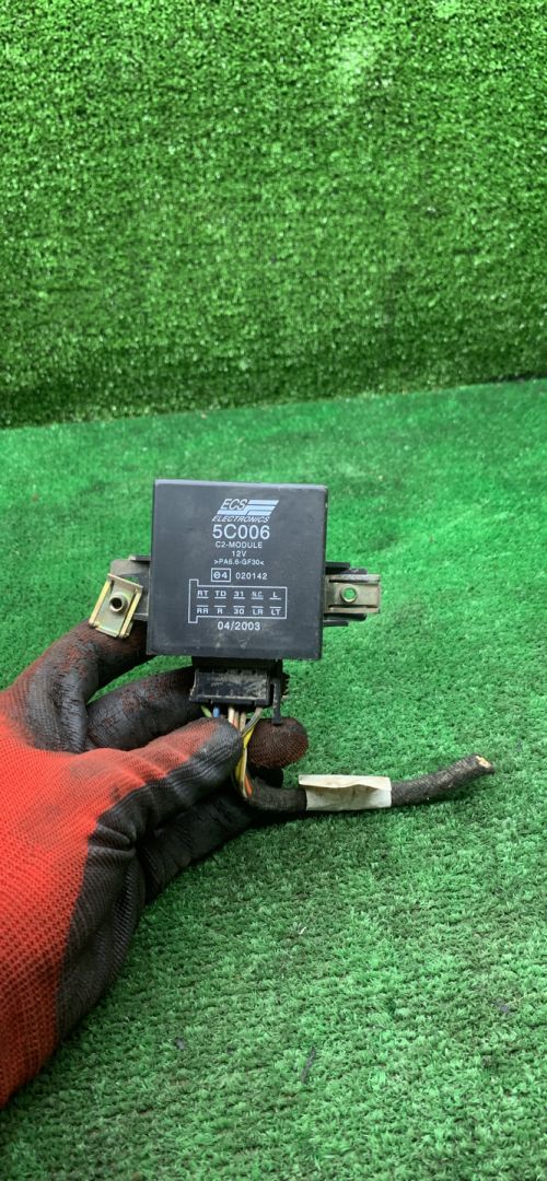 модуль подключения прицепа Chrysler Voyager 4 поколение 2002, 2.4 л., бензин, МКПП, минивэн - фото №1