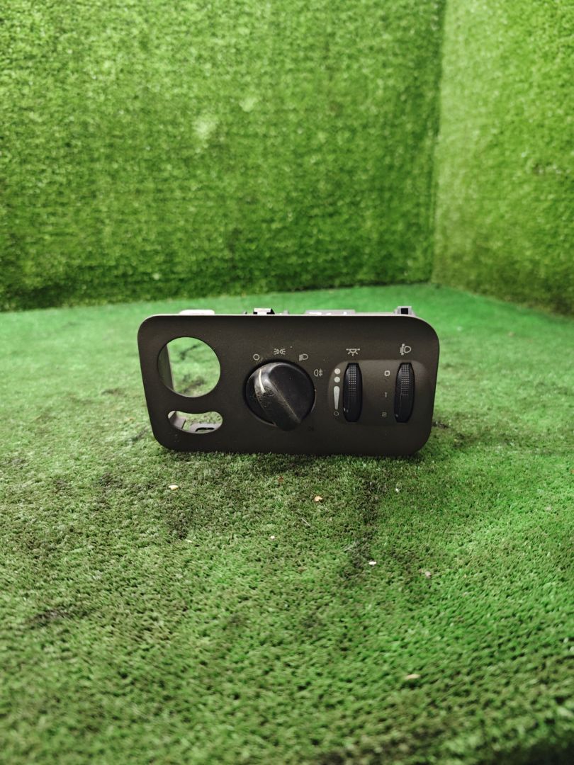 переключатель света Chrysler Voyager 4 поколение 2002, 2.4 л., бензин, МКПП, минивэн - фото №1