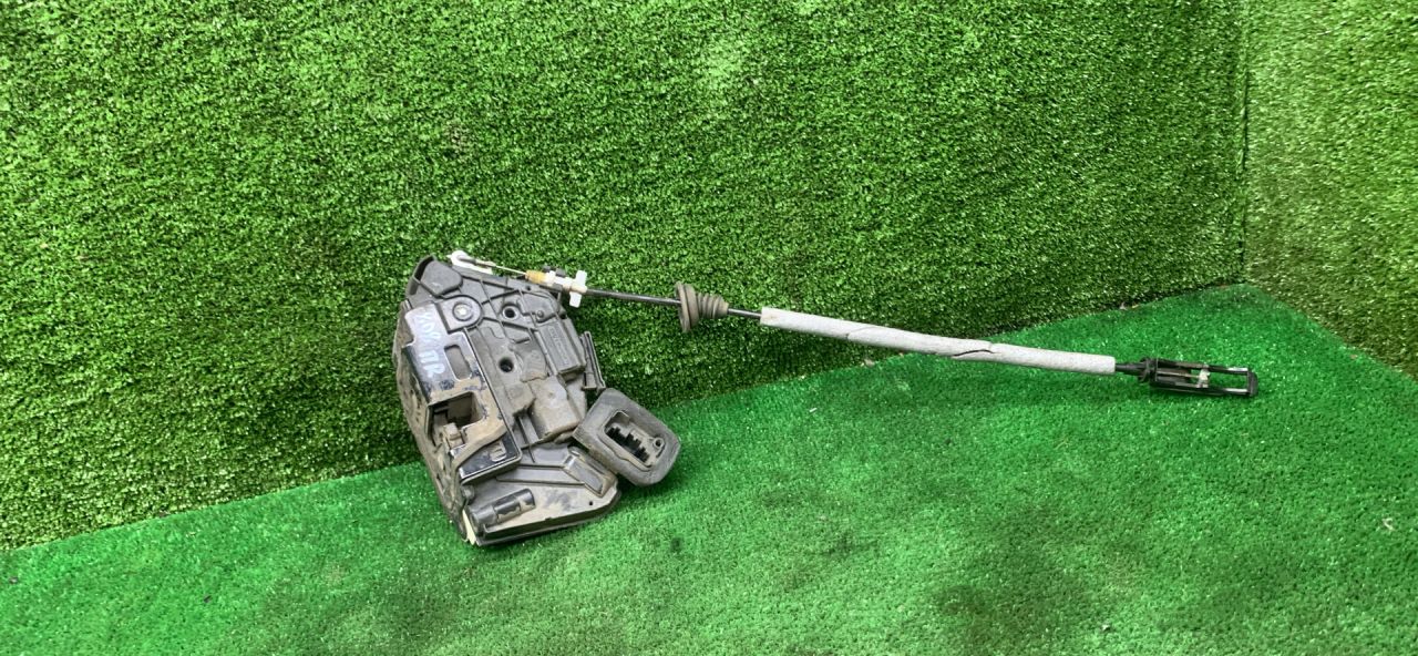 замок двери передней правой Volkswagen Polo Sedan 1 поколение 2015, 1.6 л., МКПП, седан, A65K1837016B - фото №1