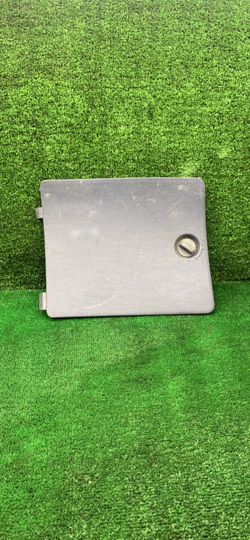 обшивка багажника Toyota Picnic 1 поколение XM10 2000, 2.0 л., бензин, МКПП, минивэн - фото №1