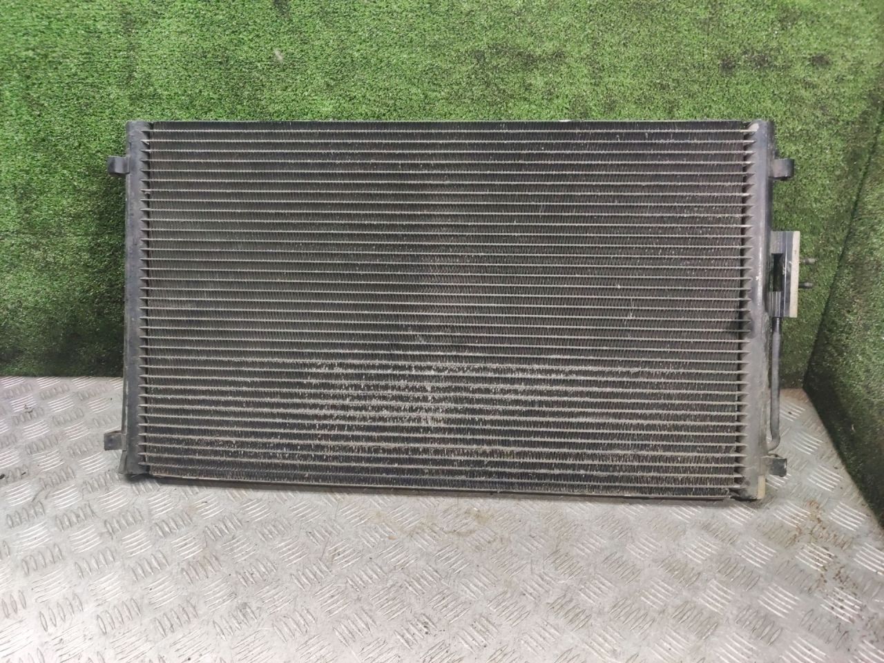 радиатор кондиционера Chrysler Voyager 4 поколение 2002, 2.4 л., бензин, МКПП, минивэн - фото №1
