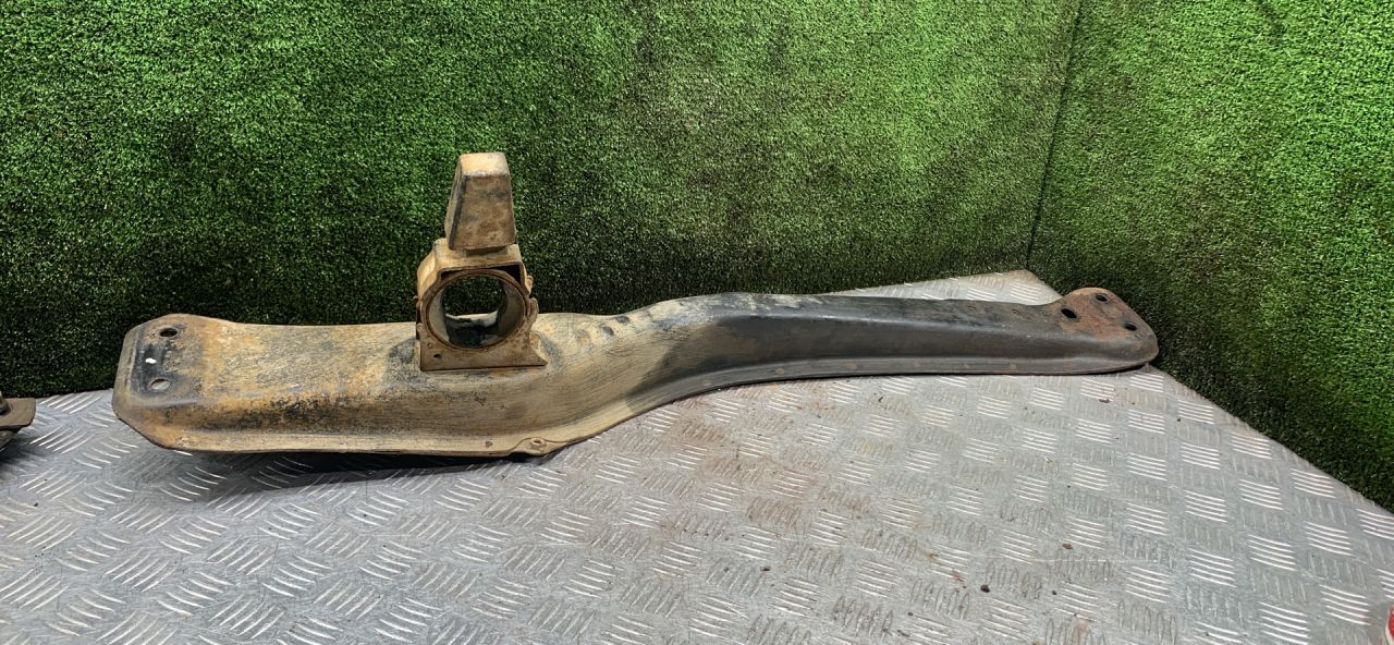 балка подвески передняя (подрамник) Toyota Picnic 1 поколение XM10 2000, 2.0 л., бензин, МКПП, минивэн - фото №1