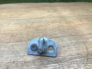 ответная часть (скоба) замка двери Lada Vesta 1 поколение 2020, 1.6 л., бензин, МКПП, седан