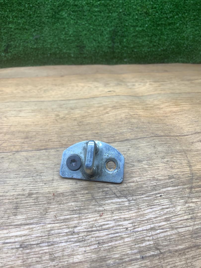 ответная часть (скоба) замка двери Lada Vesta 1 поколение 2020, 1.6 л., бензин, МКПП, седан - фото №1